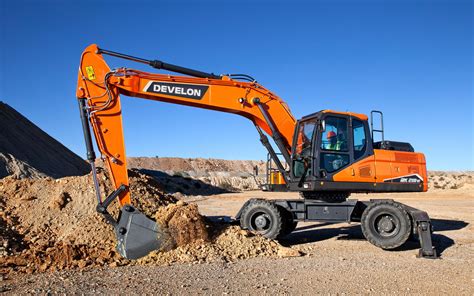 excavators in dubai